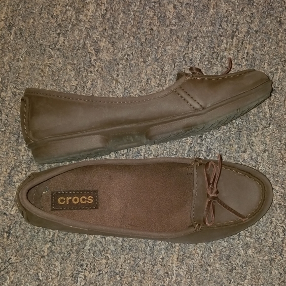 CROCS Shoes - Women's brown loafers, size 7 NWOT